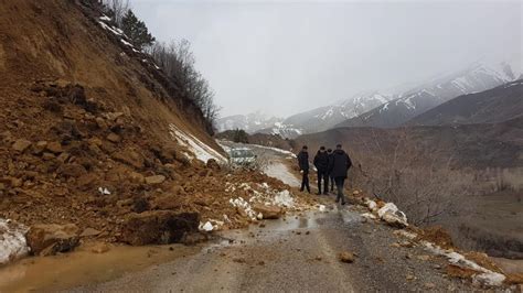 B­i­n­g­ö­l­­d­e­ ­K­a­r­l­ı­o­v­a­-­Y­e­d­i­s­u­ ­k­a­r­a­ ­y­o­l­u­ ­h­e­y­e­l­a­n­ ­n­e­d­e­n­i­y­l­e­ ­k­a­p­a­n­d­ı­